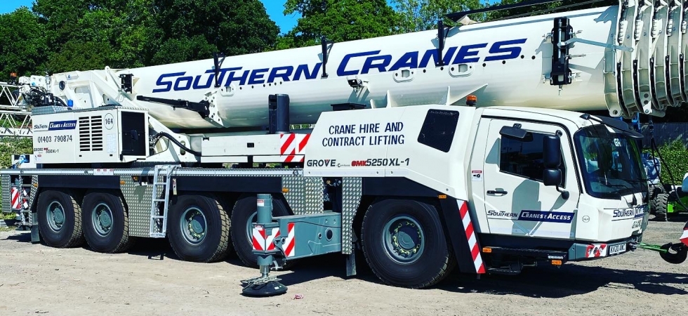 Southern-Cranes-&-Access-takes-delivery-of-UK-s-first-Grove-GMK5250XL-1-3.jpeg
