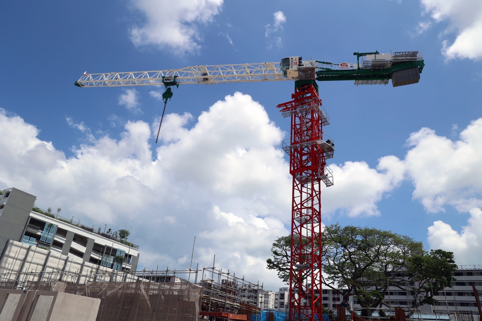 Compact-and-powerful--Potain-MCT-565-A-crane-debuts-in-Singapore.jpg
