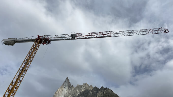 MTW-News--Potain-MDT-109-cranes-assembled-by-helicopter-on-French-glacier-01.jpg