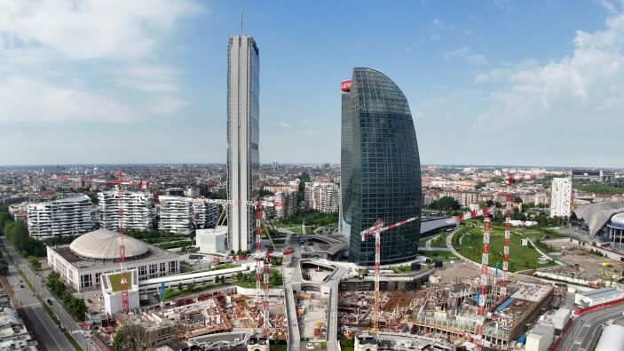 Eight-Potain-cranes-team-up-to-construct-Milans-stunning-new-CityWave-building-02.jpg