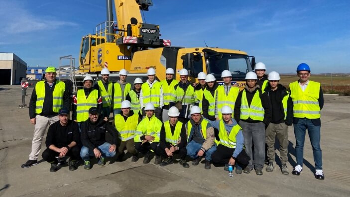 Spanish-students-discover-the-future-of-crane-technology-at-Manitowoc-01.jpg