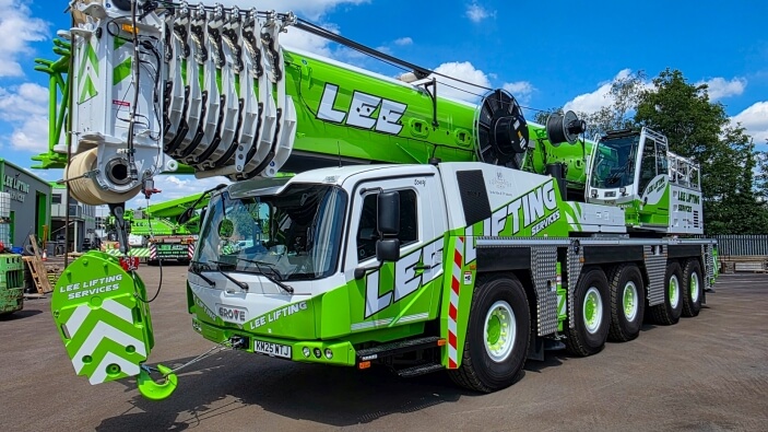 Lights-Camera-Lift--Grove-GMK5250XL-1-creates-movie-magic-with-Lee-Lifting-01.jpg