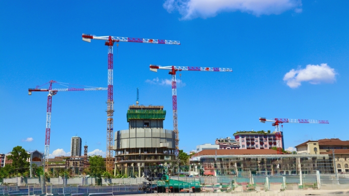 Four-Potain-cranes-drive-progress-at-Torre-Faro-in-Milan-for-energy-company-A2A_01.jpg