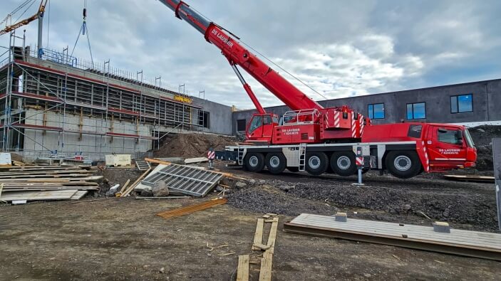 DS-Lausnir-adds-two-Grove-All-Terrain-cranes-equipped-for-Icelandic-winter-challenges-01.jpg