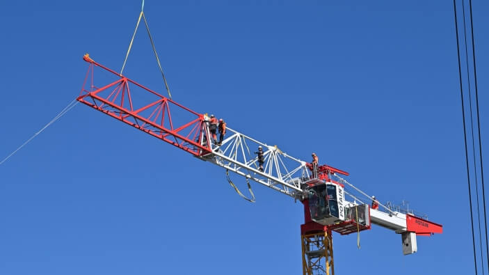 MDT-219-tower-cranes-installed-by-helicopter-01.jpg