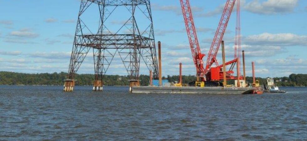 Barge-mounted MLC650 boosts efficiency for Virginia transmission tower replacement (1)