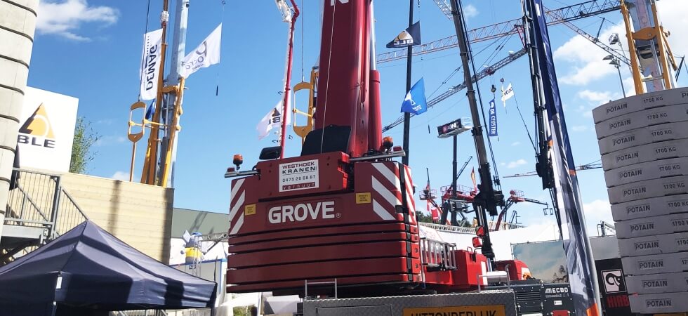 Manitowoc_Cranes_on_display_at_MATEXPO_2019