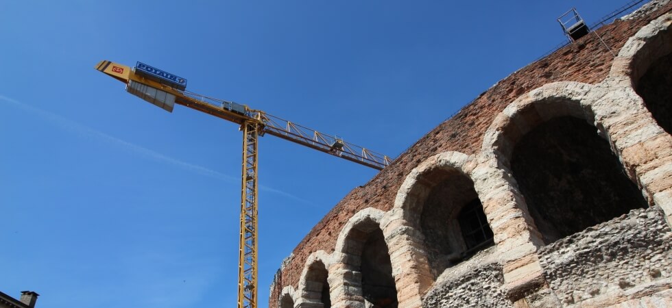 Potain MDT 98 plays a role in Verona Arena production