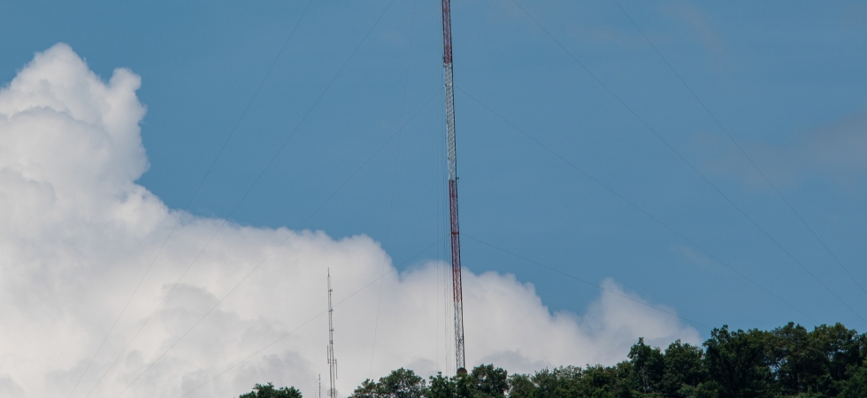 Grove-TMS500-2-assists-helicopter-to-install-antenna-on-radio-tower-in-Maryland-2.jpg