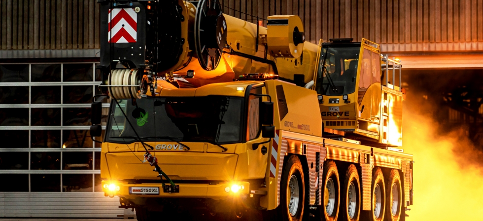 Grove-presents-two-new-five-axle-all-terrain-cranes-at-customer-events-in-Wilhelmshaven--Grove-GMK5150XLL(2).jpg