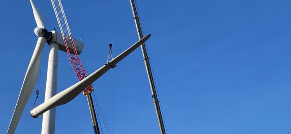 Perfect-pair--Grove-cranes-used-in-tandem-on-two-complex-projects-in-Spain-2.jpg