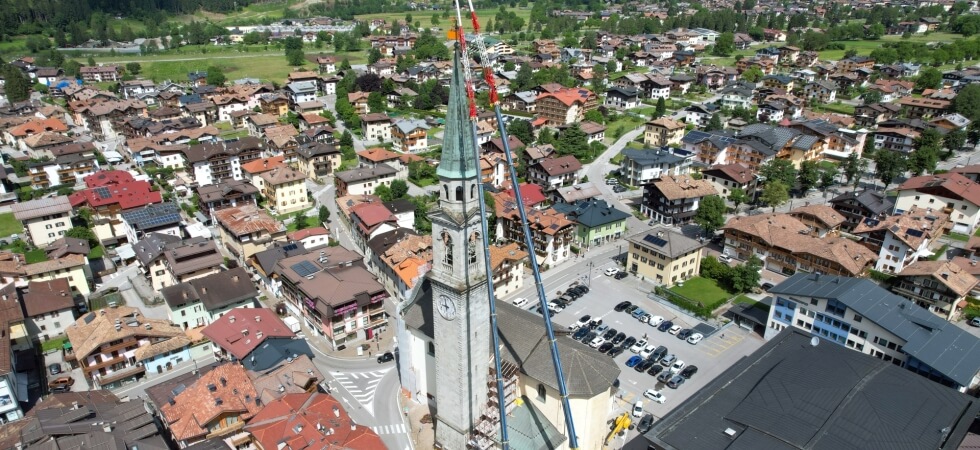 Two-Grove-all-terrain-cranes-team-up-to-repair-historic-Italian-church-1.jpg