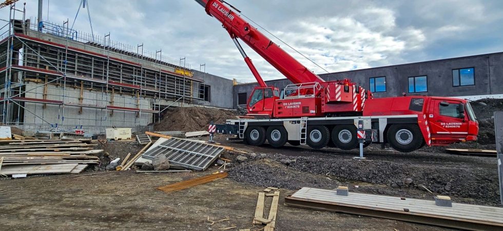 DS-Lausnir-adds-two-Grove-All-Terrain-cranes-equipped-for-Icelandic-winter-challenges-01.jpg
