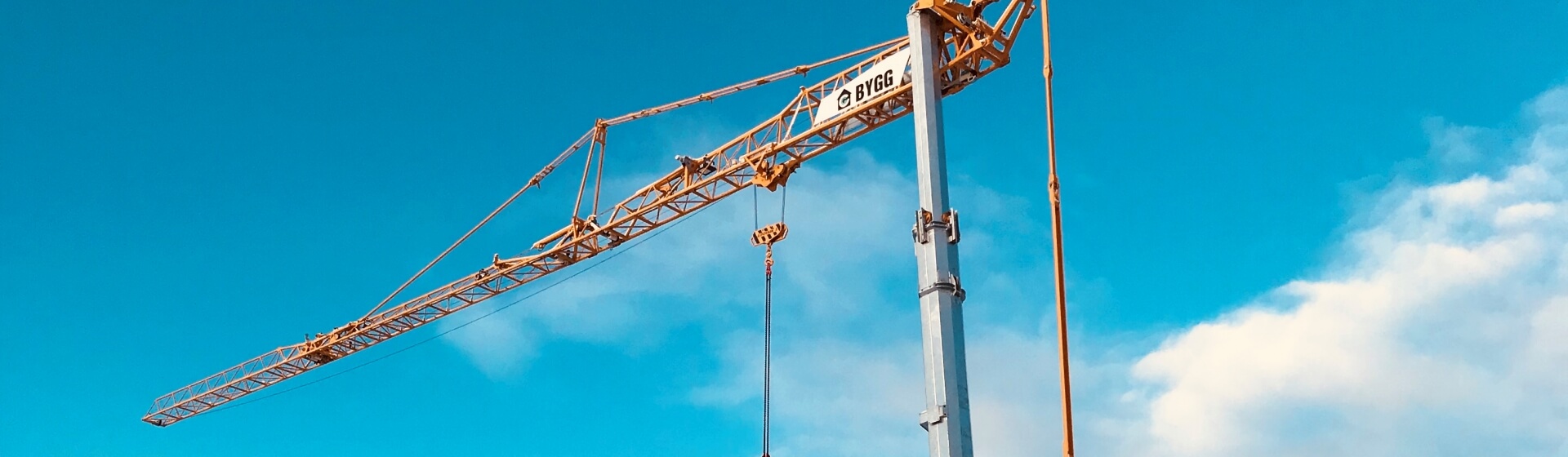 First-Potain-Hup-32-27-self-erecting-crane-delivered-in-Iceland.jpg