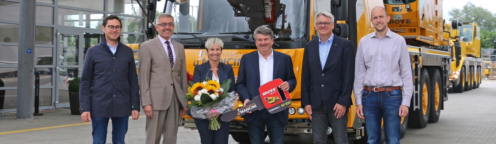 Manitowoc delivers landmark Grove GMK4100L-1 with serial number 100 at special ceremony (1) Manitowoc-delivers-landmark-Grove-GMK4100L-1-at-special-ceremony-1.jpg