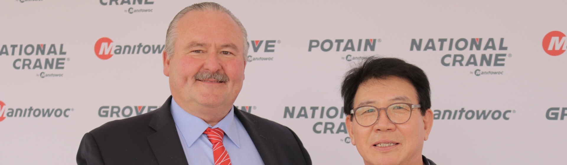 Manitowoc-and-Shinwoo-Development-Co.-celebrate-their-partnership-at-bauma-2019.JPG
