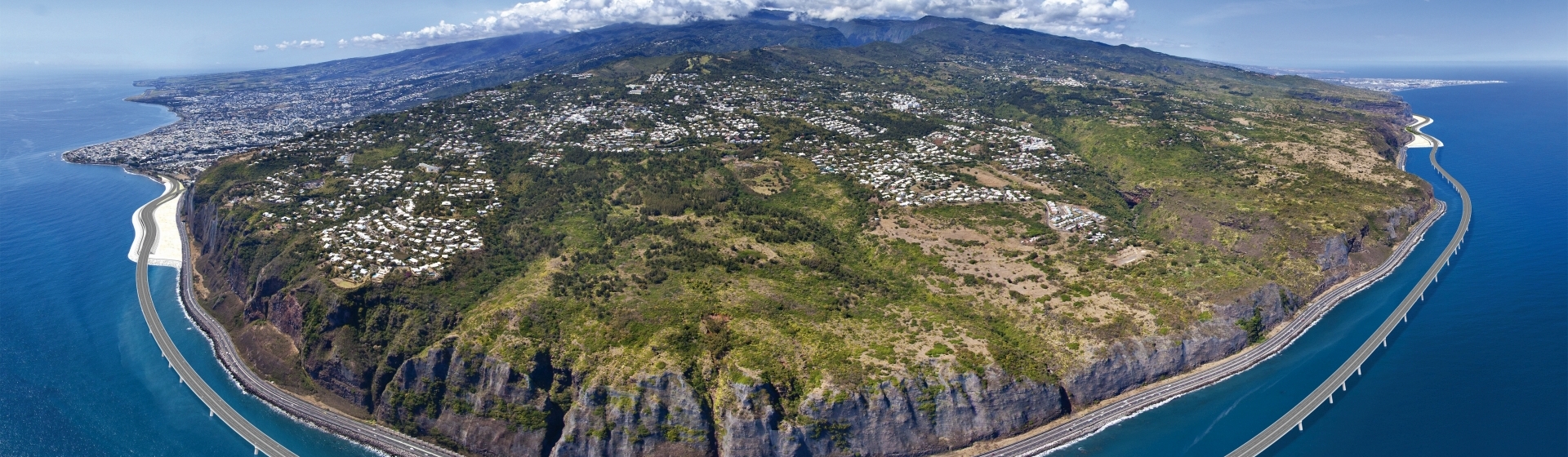Manitowoc-cranes-help-build-one-of-Europe-s-most-expensive-roads-in-La-Reunion-France.jpg Manitowoc-cranes-help-build-one-of-Europe-s-most-expensive-roads-in-La-Reunion-France.jpg