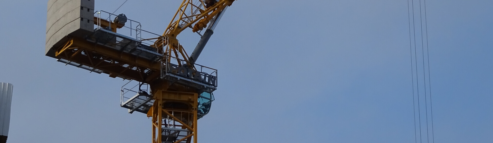 World's-first-Potain-MRH-175-hydraulic-luffing-jib-crane-commissioned-for-Glasgow-apartment-construction-project-03.JPG
