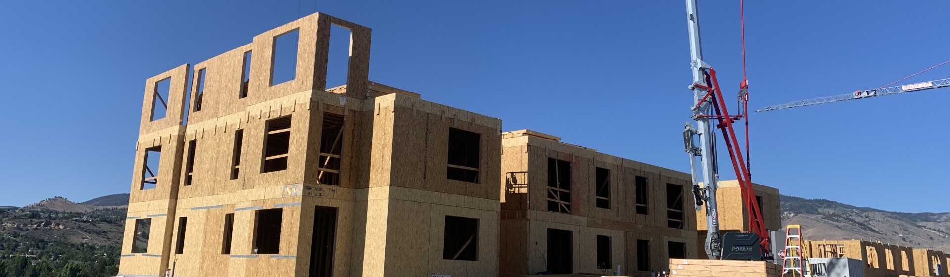 Potain Hup M 28-22 self-erecting tower crane fast-tracks apartment project in Nevada (Picture 1) Potain-Hup-M-28-22-self-erecting-tower-crane-fast-tracks-apartment-project-in-Nevada-01.jpeg