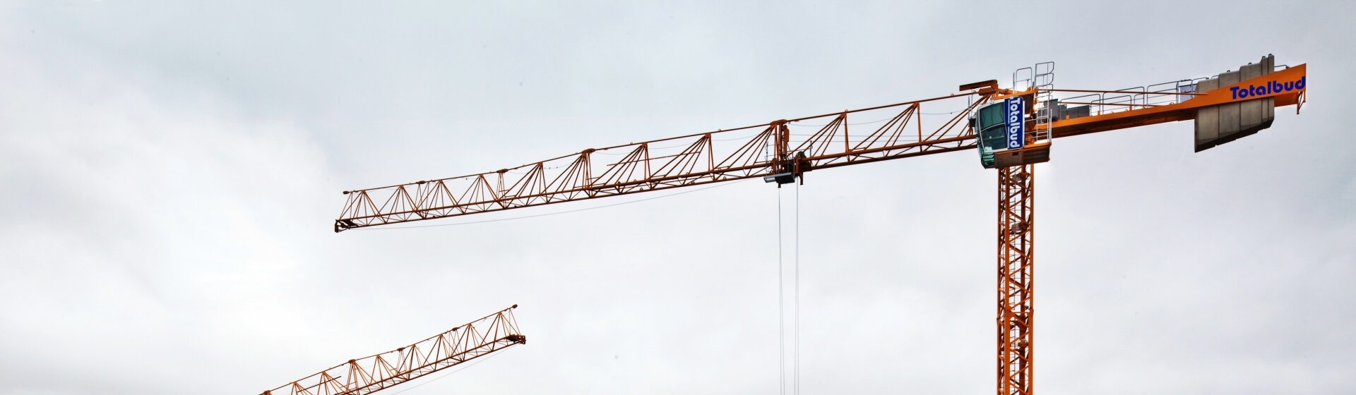 Three Potain cranes keep Warsaw apartment block project on schedule (Picture 1) Three-Potain-cranes-keep-Warsaw-apartment-block-project-on-schedule-01.jpg