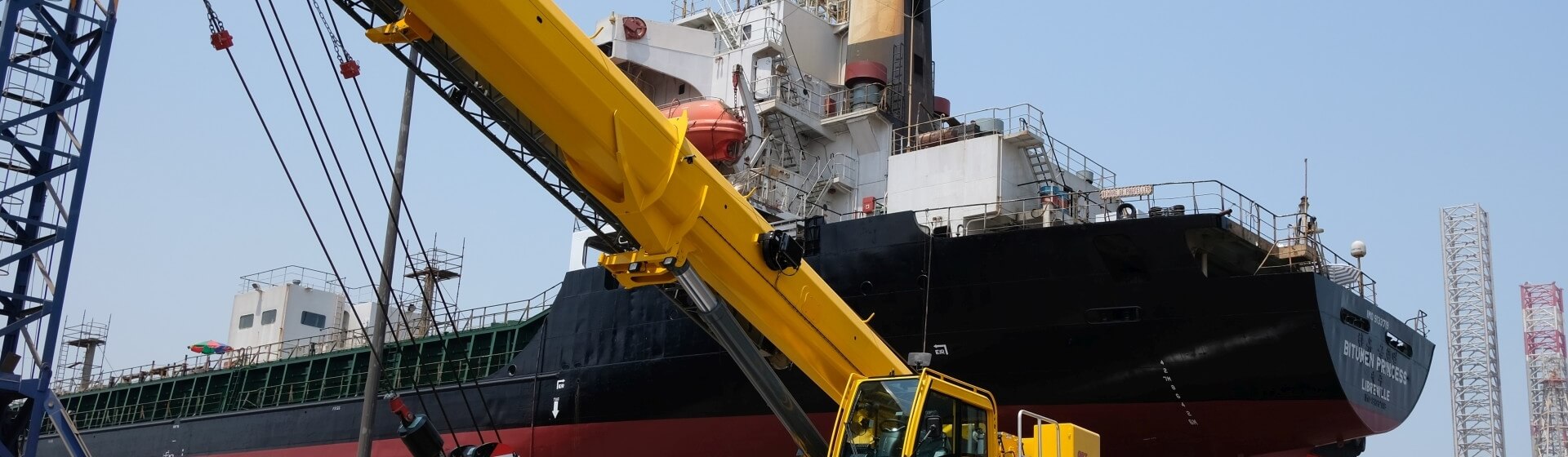 Versatile Grove GRT655L for shipbuilder Albwardy Damen (Picture 1) Versatile-Grove-GRT655L-for-shipbuilder-Albwardy-Damen-1.jpg