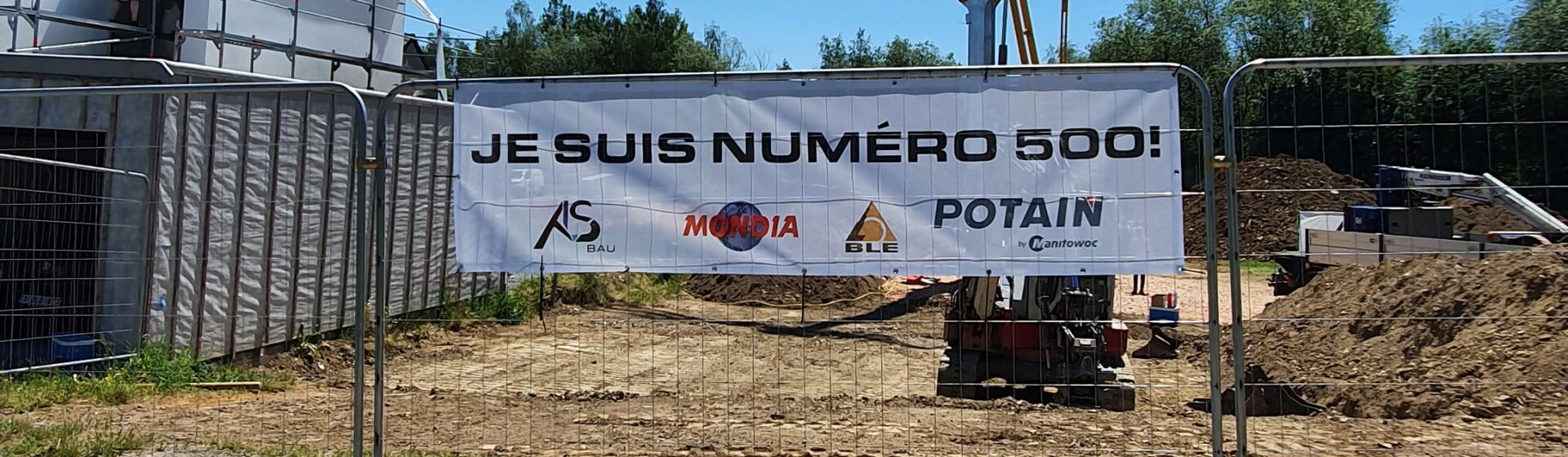 The 500th Potain self-erecting crane to be sold by BLE, a Hup 40-30, went to AS Bau. Belgian-Potain-dealer-BLE-sells-500th-self-erecting-crane-01.jpg