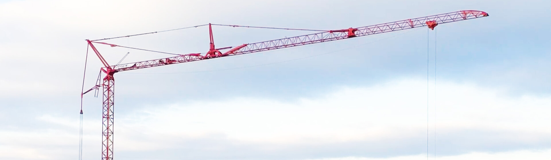 Two years of successful projects with the Potain Igo T 85 A have moved Cedar Run to virtually eliminate its use of telehandlers. Cedar-Run-Construction-replaces-fleet-of-telehandlers-with-one-Potain-self-erecting-crane-1.jpg