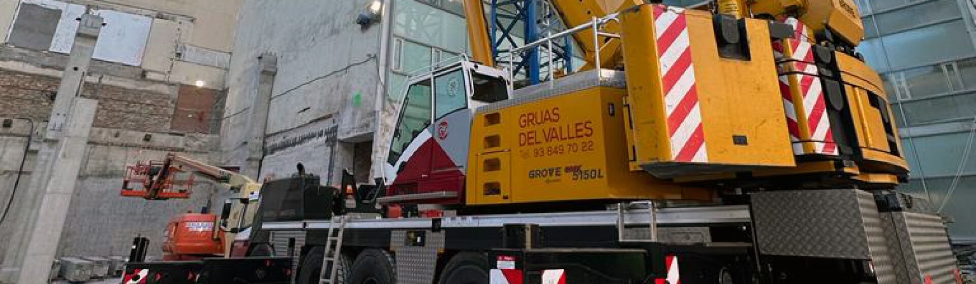 Spanish crane rental company chooses Grove for local hospital remodeling (image 1) Spanish-crane-rental-company-chooses-Grove-for-local-hospital-remodeling-01.jpg