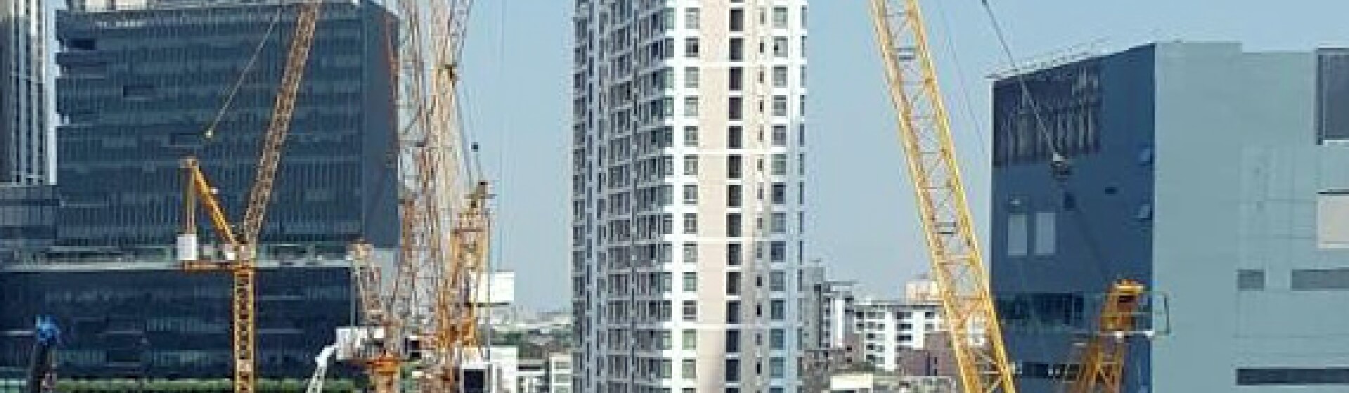 Large fleet of Potain luffing jib cranes selected for innovative skyscraper in Bangkok (image 1) Large-fleet-of-Potain-luffing-jib-cranes-selected-for-innovative-skyscraper-in-Bangkok-01.jpg