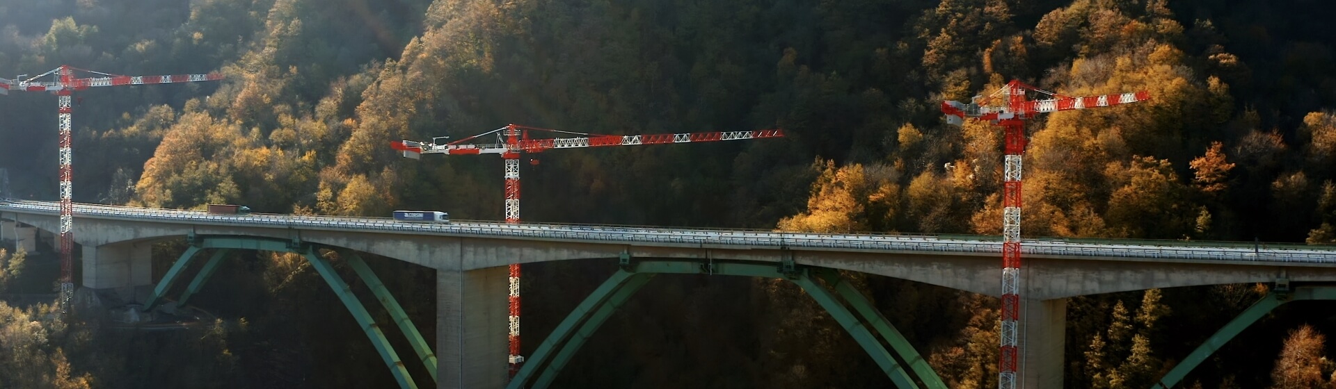 Europes-largest-ever-Potain-top-slewing-cranes-tackle-massive-Gravagna-viaduct-refurbishment-in-Italy-1.jpg