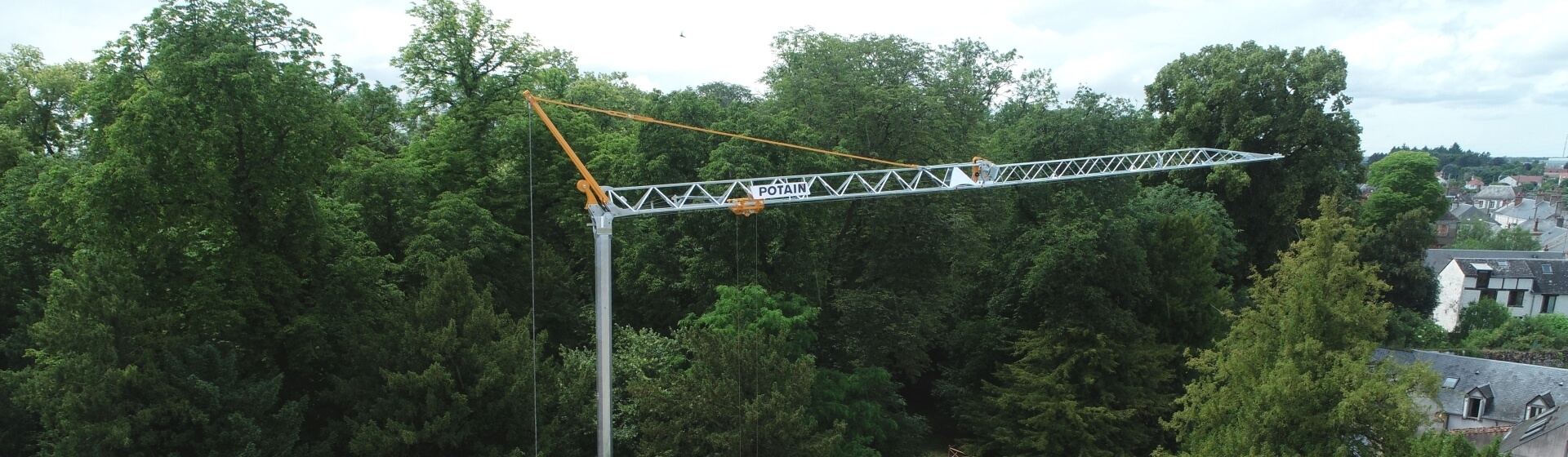 Introducing the new Igo M 24-19 crane! Making its world debut at Batimat in Paris, the crane is set to replace the best-selling Igo M 14. Alongside the Igo MA 21 and Hup M 28-22 A, this powerful crane is tailor-made for new home construction or renovation projects, offering the perfect solution for builders and carpenters. Manitowoc-introduces-new-Potain-Igo-M-self-erecting-crane-at-Batimat-in-Paris-2.jpg