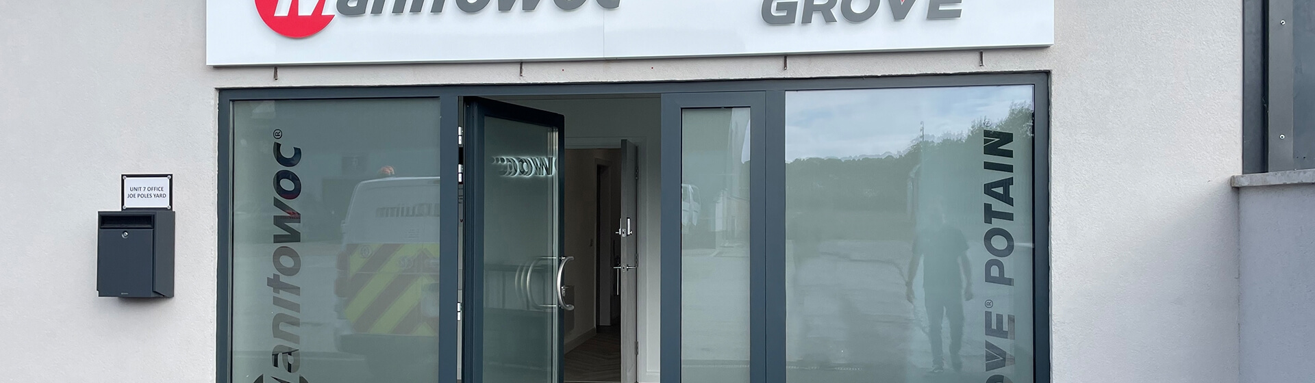 Manitowoc is celebrating the opening of its second UK service facility as it continues to invest in local aftermarket support to enhance customer service. Manitowoc-opens-additional-UK-service-facility-to-expand-crane-sales-and-aftermarket-growth-2.jpg