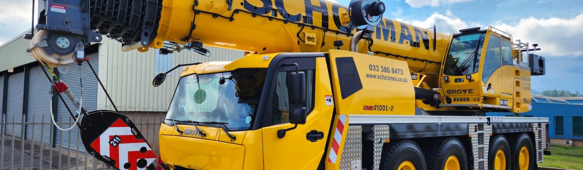 The Grove GMK4100L-2 for Schoeman Crane Hire delivers longer reach, better access, and reduced operating costs in a lighter four-axle frame. Schoeman-Crane-Hire-gets-more-with-its-new-Grove-GMK4100L-2_01.jpg