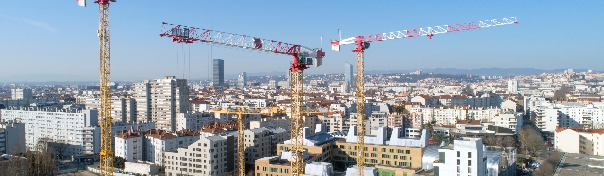 Quatre grues Potain œuvrent à la création d’un nouvel espace de vie à Lyon (1) Four-topless-Potain-cranes-delivering-stunning-Sky-Views-over-Lyon-01.jpg