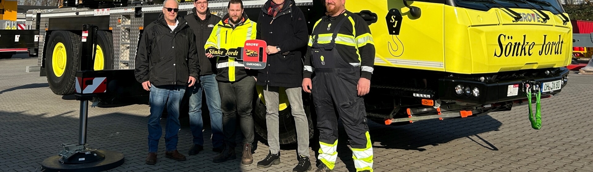 Compact-roadable-ready-Grove-GMK4080L-gives-Sonke-Jordt-taxi-crane-flexibility-01.jpg