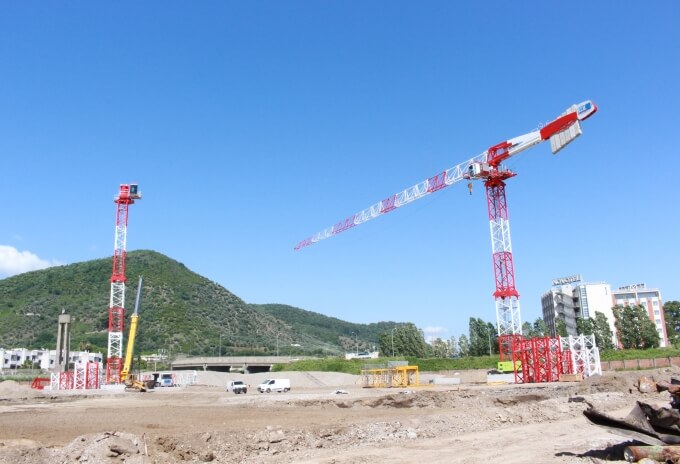 Grove-GMK6400-erects-two-Potain-MDT-319-cranes-for-waterfront-Porta-del-Mare-development-in-Italy-02.JPG