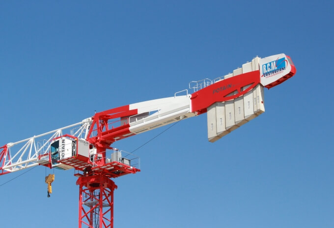 Grove-GMK6400-erects-two-Potain-MDT-319-cranes-for-waterfront-Porta-del-Mare-development-in-Italy-03.JPG