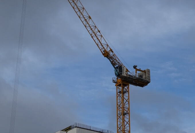 World's-first-Potain-MRH-175-hydraulic-luffing-jib-crane-commissioned-for-Glasgow-apartment-construction-project-01.JPG