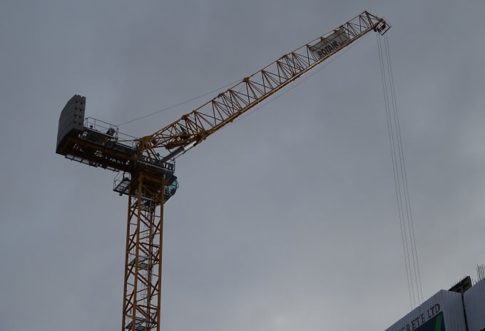 World's-first-Potain-MRH-175-hydraulic-luffing-jib-crane-commissioned-for-Glasgow-apartment-construction-project-02.JPG