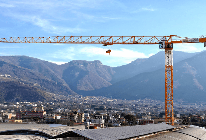 Largest-Grove-all-terrain-crane-assembles-Potain-tower-crane-for-roof-repairs-at-Italian-tomato-processing-plant-01.png