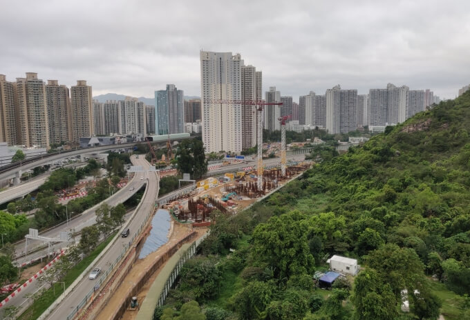 NFT-deploys-Potain-topless-cranes-for-Hong-Kong-housing-project-02.jpg