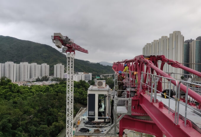 NFT-deploys-Potain-topless-cranes-for-Hong-Kong-housing-project-05.jpg