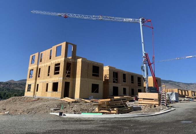 Potain Hup M 28-22 self-erecting tower crane fast-tracks apartment project in Nevada (Picture 1) Potain-Hup-M-28-22-self-erecting-tower-crane-fast-tracks-apartment-project-in-Nevada-01.jpeg