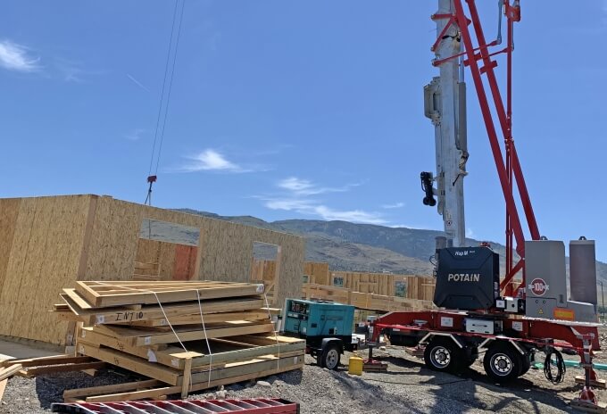 Potain Hup M 28-22 self-erecting tower crane fast-tracks apartment project in Nevada (Picture 5) Potain-Hup-M-28-22-self-erecting-tower-crane-fast-tracks-apartment-project-in-Nevada-05.jpg