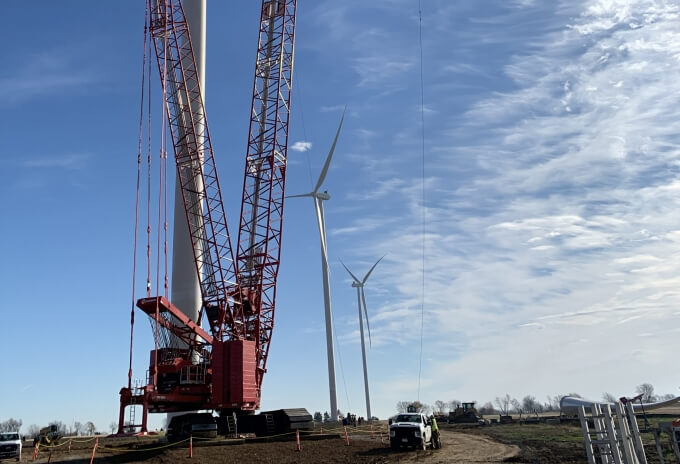Manitowoc crawler cranes deliver strong performance to wind farm builder IEA Constructors (Picture 1) Manitowoc-crawler-cranes-deliver-strong-performance-to-wind-farm-builder-IEA-Constructors.jpg