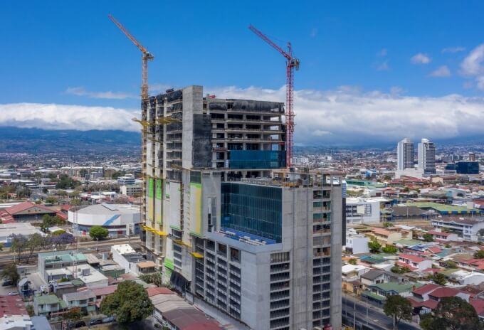 Grua Potain MCT 205 constrói um dos edifícios mais modernos da Costa Rica (4) Pair-of-Potain-tower-cranes-erect-one-of-the-most-advanced-buildings-in-Costa-Rica-04.jpg