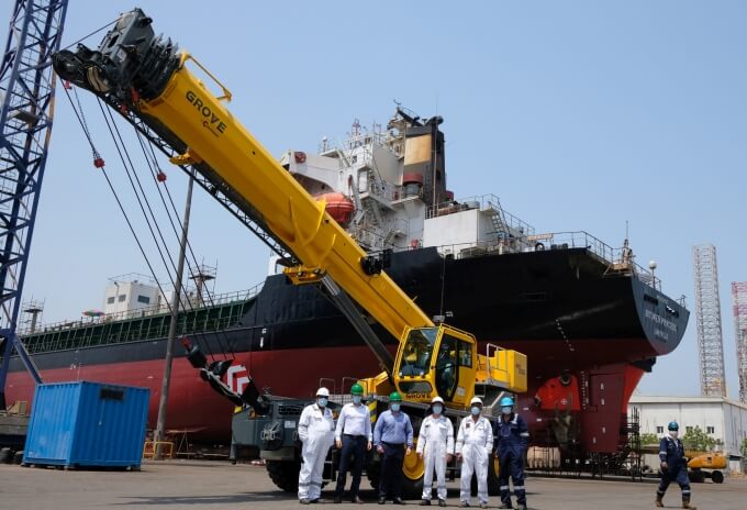 Versatile Grove GRT655L for shipbuilder Albwardy Damen (Picture 1) Versatile-Grove-GRT655L-for-shipbuilder-Albwardy-Damen-1.jpg