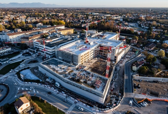 Trio-of-Potain-cranes-construct-hospital-of-the-future-in-Treviso-Italy-1.jpg