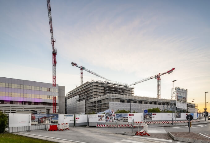 Trio-of-Potain-cranes-construct-hospital-of-the-future-in-Treviso-Italy-2.jpg
