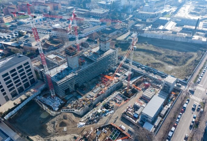 Three-Potain-cranes-deployed-for-Symbiosis-urban-regeneration-project-in-Milan-Italy-01.jpg